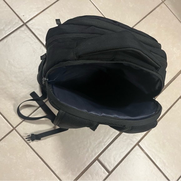 Kenneth Cole Backpack - Picture 8 of 9